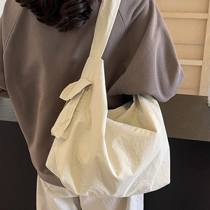 Grand sac fourre-tout en toile beige minimaliste avec poche sur bandoulière pour femme