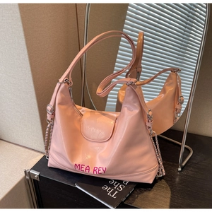 Borsa tote rosa in ecopelle con ricamo MEA REY e dettagli in catena d'argento