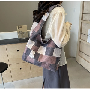 Detail of multi-color patchwork canvas tote bag with large capacity and retro design