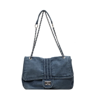Sac fourre-tout rétro en denim bleu avec bandoulière chaîne et fermoir rotatif