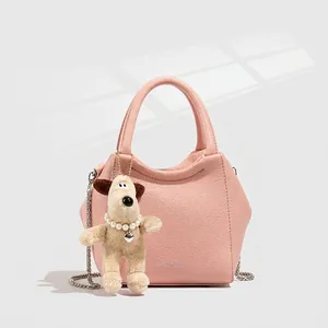 Sac seau en cuir rose avec bandoulière chaîne et pendentif peluche chien mignon