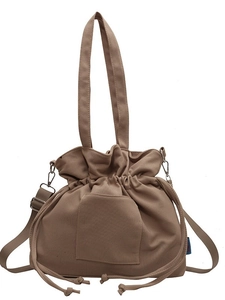 Sac seau en toile marron avec cordon de serrage, bandoulière réglable et poche avant