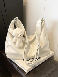 Grand Sac Hobo En Cuir PU Plissé Sac Bandoulière Pour Femmes Avec Pendentif Ours Sac À Épaule Décontracté Mode
