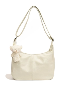 Sac à bandoulière crème chic en similicuir souple avec un adorable pendentif ours en peluche