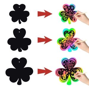 Kit de grattage trèfle de la Saint-Patrick avec motifs arc-en-ciel et stylet en bois