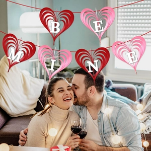 Guirlande de cœurs 3D pour la Saint-Valentin avec lettrage BE MINE pour fête romantique