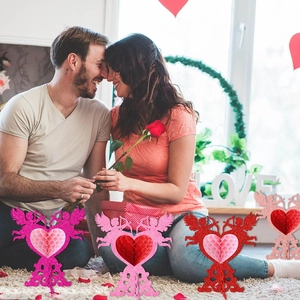 Centrotavola romantici a nido d'ape con Cupido e cuore per decorazioni di San Valentino