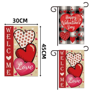 Lot de drapeaux de jardin Saint-Valentin avec motifs de cœur et support 30x45cm
