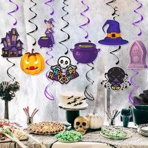 Décorations de fête d'Halloween avec spirales et pendentifs citrouille araignée
