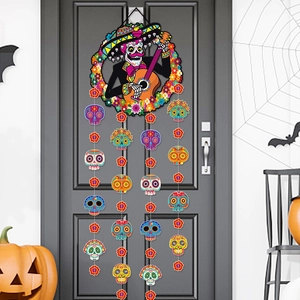 Décoration de porte Jour des Morts avec squelette à guitare et crânes en sucre colorés