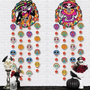 Décorations de porte Jour des Morts avec couronnes de crânes en sucre Catrina
