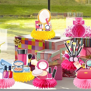 Decorazioni per feste a tema cosmetico a nido d'ape con motivi a rossetto e profumo