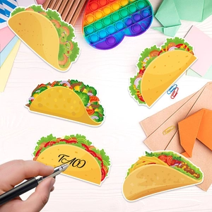 Lot de stickers Taco pour décoration de classe Cinco de Mayo sur fond bois blanc