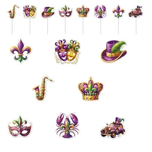 Tableau des tailles pour 8 décorations de gâteau Mardi Gras avec masques et couronne