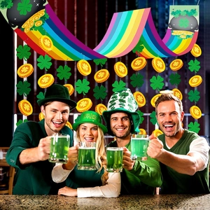 Kit déco St. Patrick avec bannière arc-en-ciel et pièces trèfles pour ambiance de fête