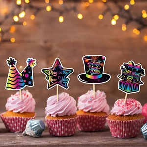 Topper per cupcake di Capodanno neon su tavola con calde luci bokeh festive