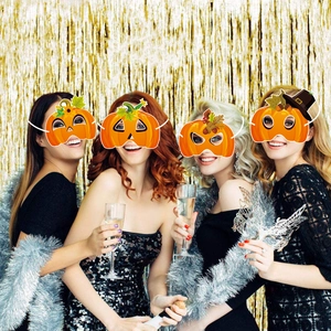 Lot de quatre masques de citrouille avec fleurs d'automne et chapeaux pour fêtes d'automne