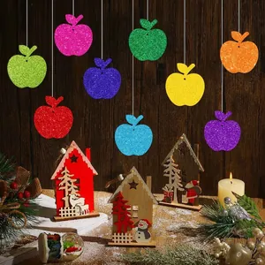 Décorations suspendues en forme de pommes pailletées colorées pour ambiance scolaire