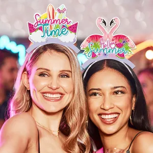 Modèles portant des serre-têtes de fête hawaïenne colorés Hello Summer pour événements d'été