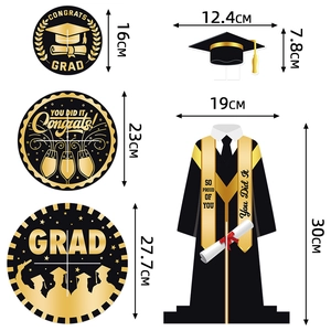Alzata per dolci a 3 piani per laurea con decorazioni in nero e oro di tocco e toga