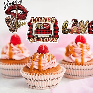 Topper per cupcake di San Valentino con camion di cuori e disegni di gnomi festivi
