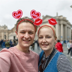 Valentinstag Party Haarreifen mit rosa Glitzerherzen und roten Lippen Verzierungen
