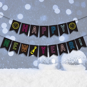 Neon Happy New Year Girlande mit Champagner und Uhr Symbolen auf winterlichem Schneegrund