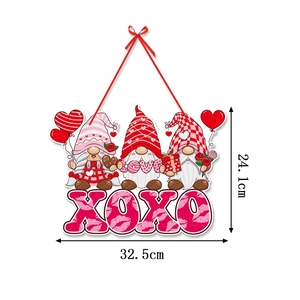 Detail of Valentine Gnomes door hanger with XOXO sign and 32.5cm width dimensions