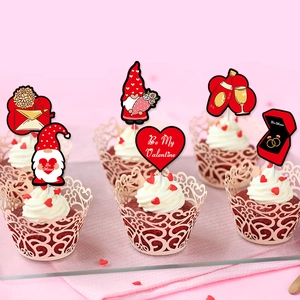 Set de décorations pour cupcakes Saint-Valentin avec gnomes rouges et motifs de cœurs