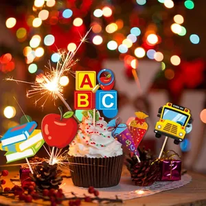 Schulparty Tortendeko mit Schulbus, Apfel und ABC-Blöcken auf Cupcakes