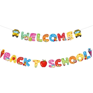 Detail der Back to School Girlande mit Schulbus, Büchern und bunten Buchstaben-Motiven