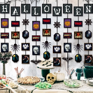 Guirlande d'Halloween avec décorations de chauves-souris et araignées pour la fête