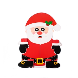 Vue de face d'un ornement de Père Noël festif avec costume rouge vif et ceinture noire