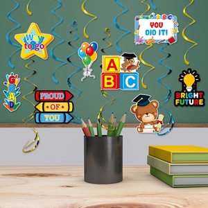 Spirales de remise des diplômes avec étoiles, ballons et hiboux pour décor de classe