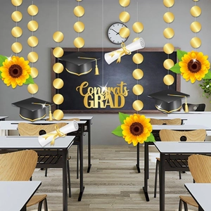 Abschlussfeier Deko-Set mit Congrats GRAD Banner und schwarzen Doktorhut Anhängern