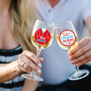 Lot de verres à vin pour diplôme d'infirmière avec motifs Best Nurse et Congrats