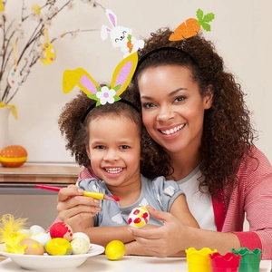 Cerchietto con orecchie di coniglio pasquale glitterate e decorazione di carote per bimbi