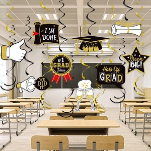 Décorations de fête de remise des diplômes avec tourbillons noirs et dorés et cartes