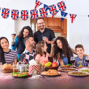 Βρετανική σημαία Union Jack για πάρτι στο δρόμο και διακοσμήσεις γενεθλίων στο Ηνωμένο Βασίλειο