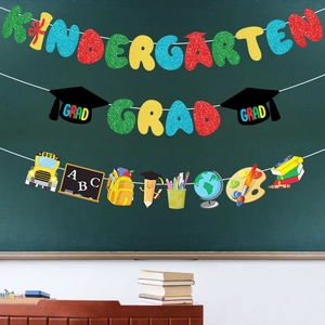 Glitzerndes Kindergarten Abschluss Banner Set mit Schulbus und Klassenzimmer Deko