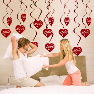 Décorations de tourbillons de cœur pour la Saint-Valentin avec des cartes Love romantiques