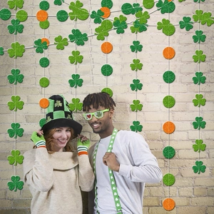 St. Patricks Day Kleeblatt Girlande Dekoration mit grünen Kleeblättern und Glitzer