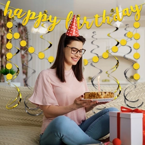 Kit bannière Happy Birthday dorée avec suspensions métallisées et guirlandes pour fête