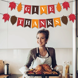 Striscione Give Thanks con foglie di acero e ghiande per decorazione di Thanksgiving