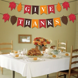 Striscione Give Thanks con foglie di acero e ghiande per decorazione festa ringraziamento