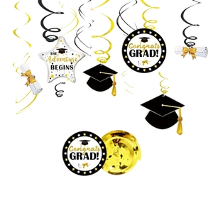 Décorations de fête de remise des diplômes avec spirales, étoiles noires et dorées