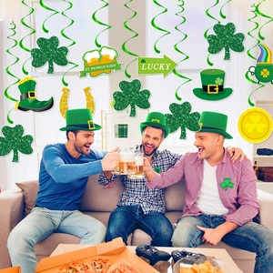 Décorations de fête Saint-Patrick avec spirales trèfle vert et ornements Lucky suspendus