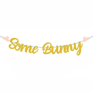 Striscione di Pasqua con scritte dorate glitter Some Bunny e sagome di conigli rosa