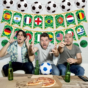Décorations de fête Coupe du Monde avec drapeaux nationaux et bannières de football