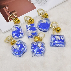 Set portachiavi orso polare in acrilico con sabbie mobili blu e campanelli dorati